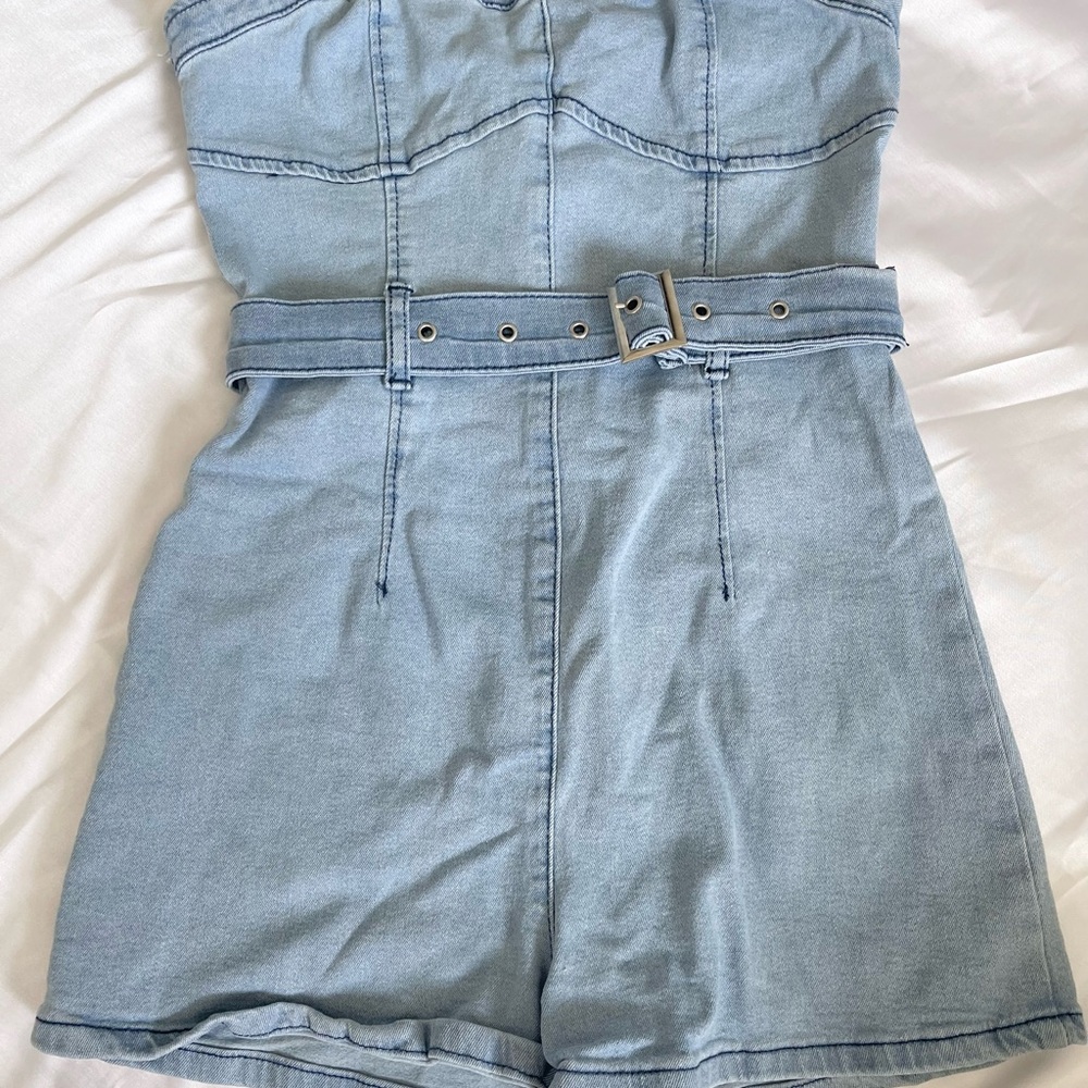 Blue Denim Jumpsuit with Fitted Waist and Structured Bodice